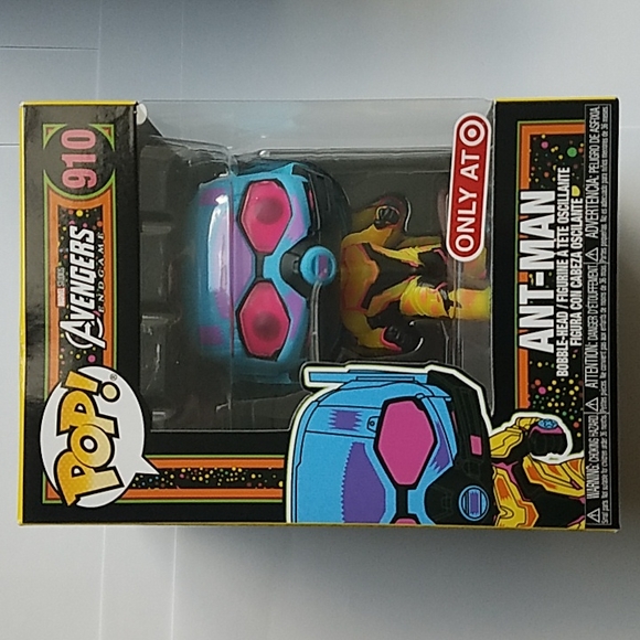 Funko Pop! Marvel: Black light - Infinity Saga Thanos, Captain Marvel, A… - Picture 7 of 12